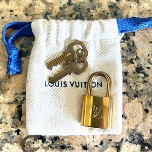 Louis Vuitton lock and keys 🔐